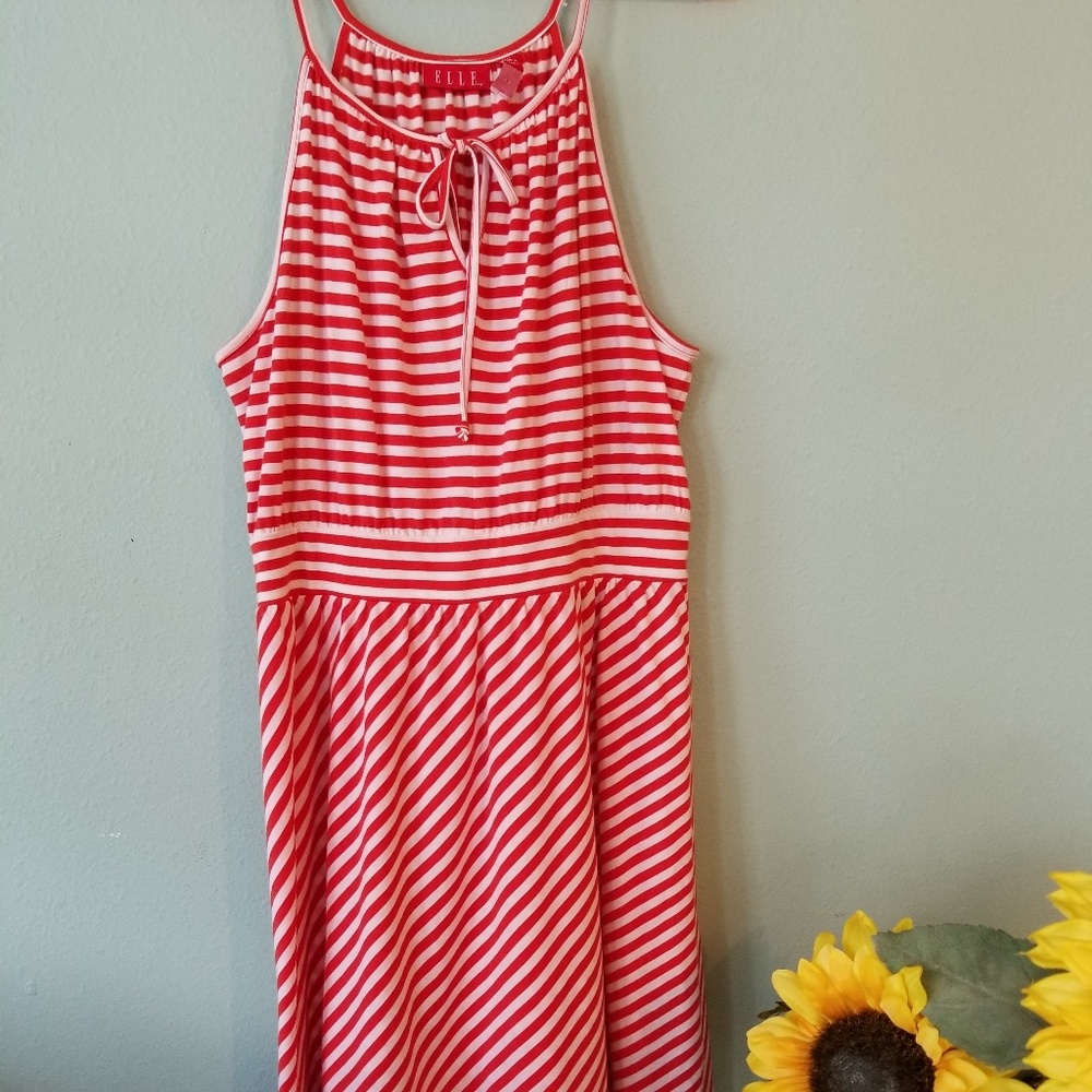 ELLE SUIT WITHOUT SLEEVES WHITE COLOR WITH RED SLI